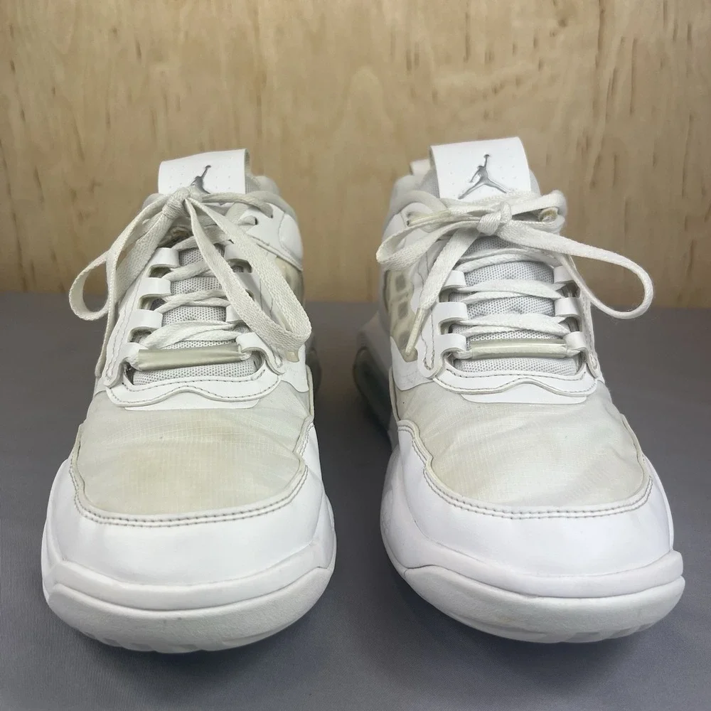 Nike Jordan Max 200 Men's White Sneakers CD6105-101 Size 8 Used